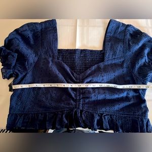 Puffed sleeve summer top.